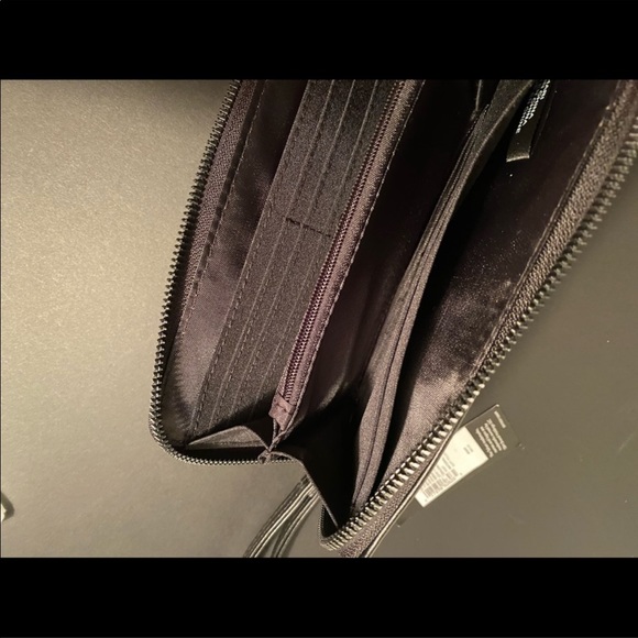 Tahari 💯 Authentic - Picture 3 of 6